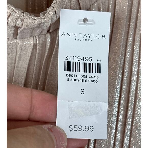 Ann Taylor Women’s Small Gold Shimmer Lightweight Sleeveless New Year Blouse NEW - Picture 4 of 5